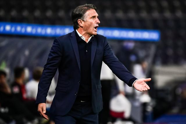 记者：李凯尔脚部仍有些肿胀 正常走路无大碍